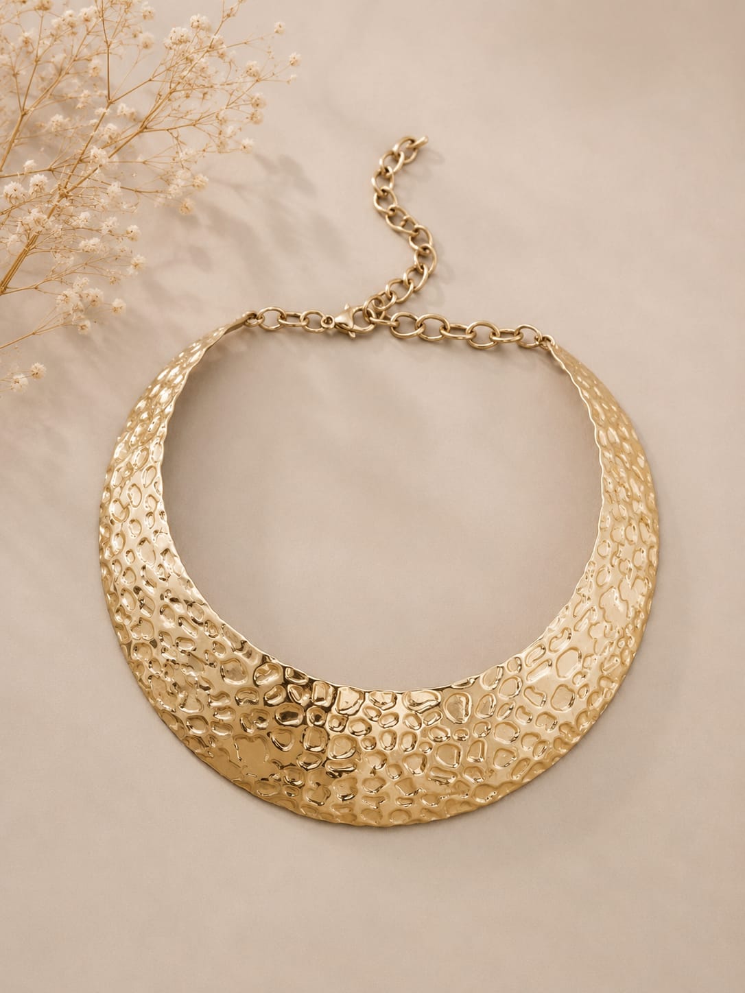 Chocker Golden