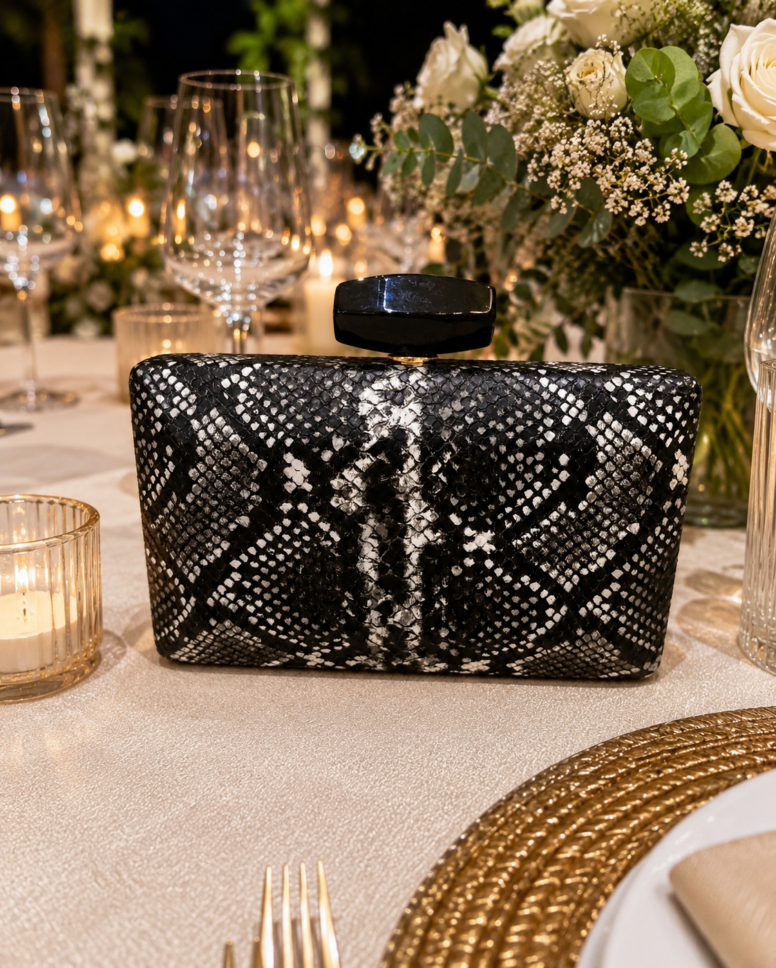 Clutch Nara. Blanco y Negro.