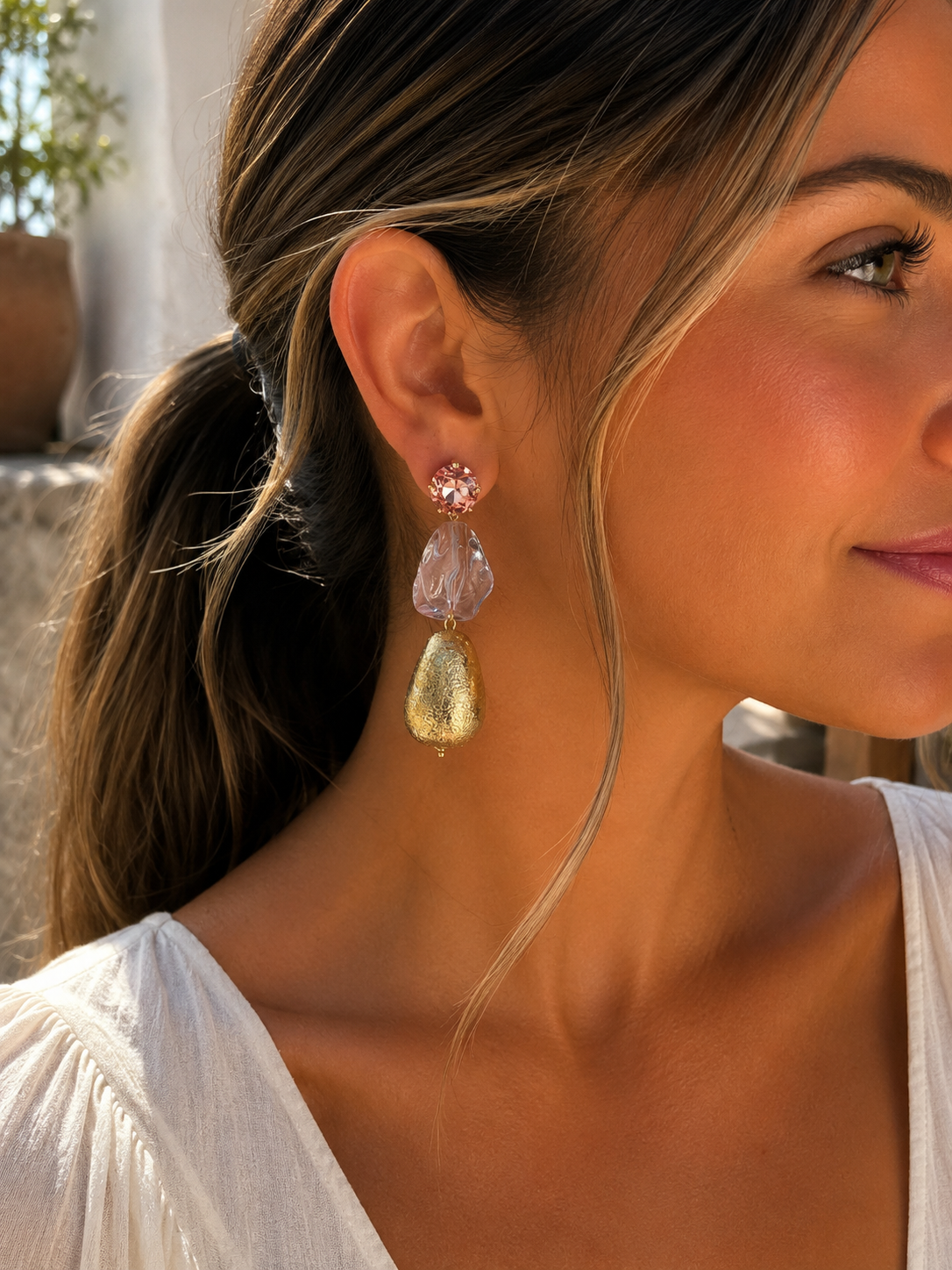Pendientes Quetzal. Rosa melocotón, Rosa cristal translúcido y dorado.