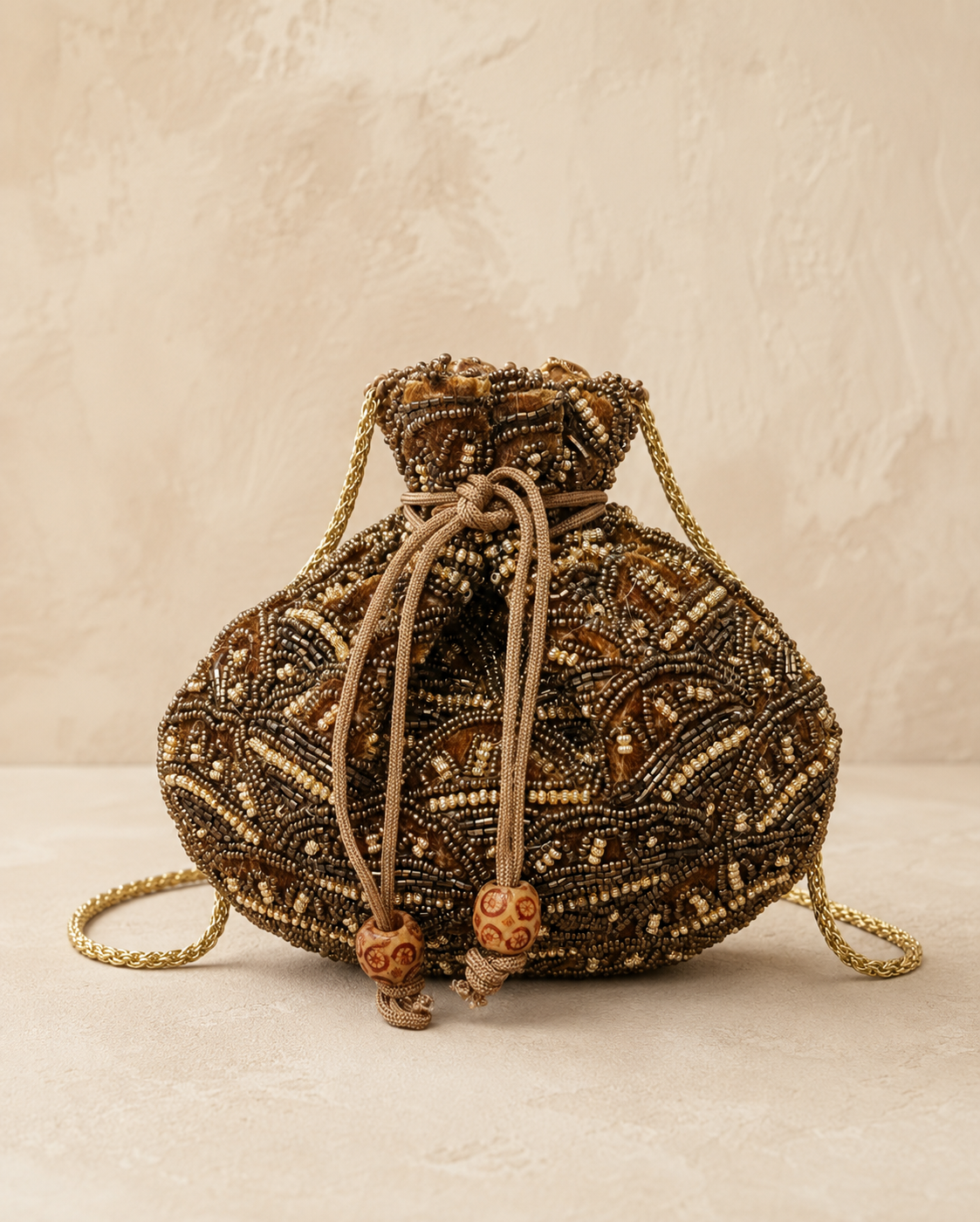 Bolso Saquito Gala. Bronce, oro envejecido, champán y camel.
