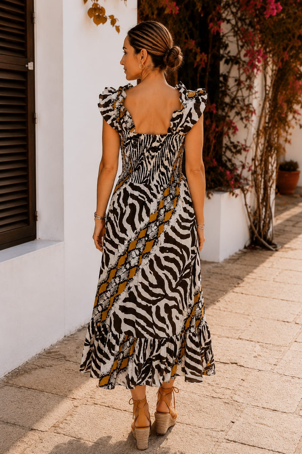 Vestido Antonella. Blanco Roto, Marrón chocolate y Mostaza, con detalles de estampado animal.